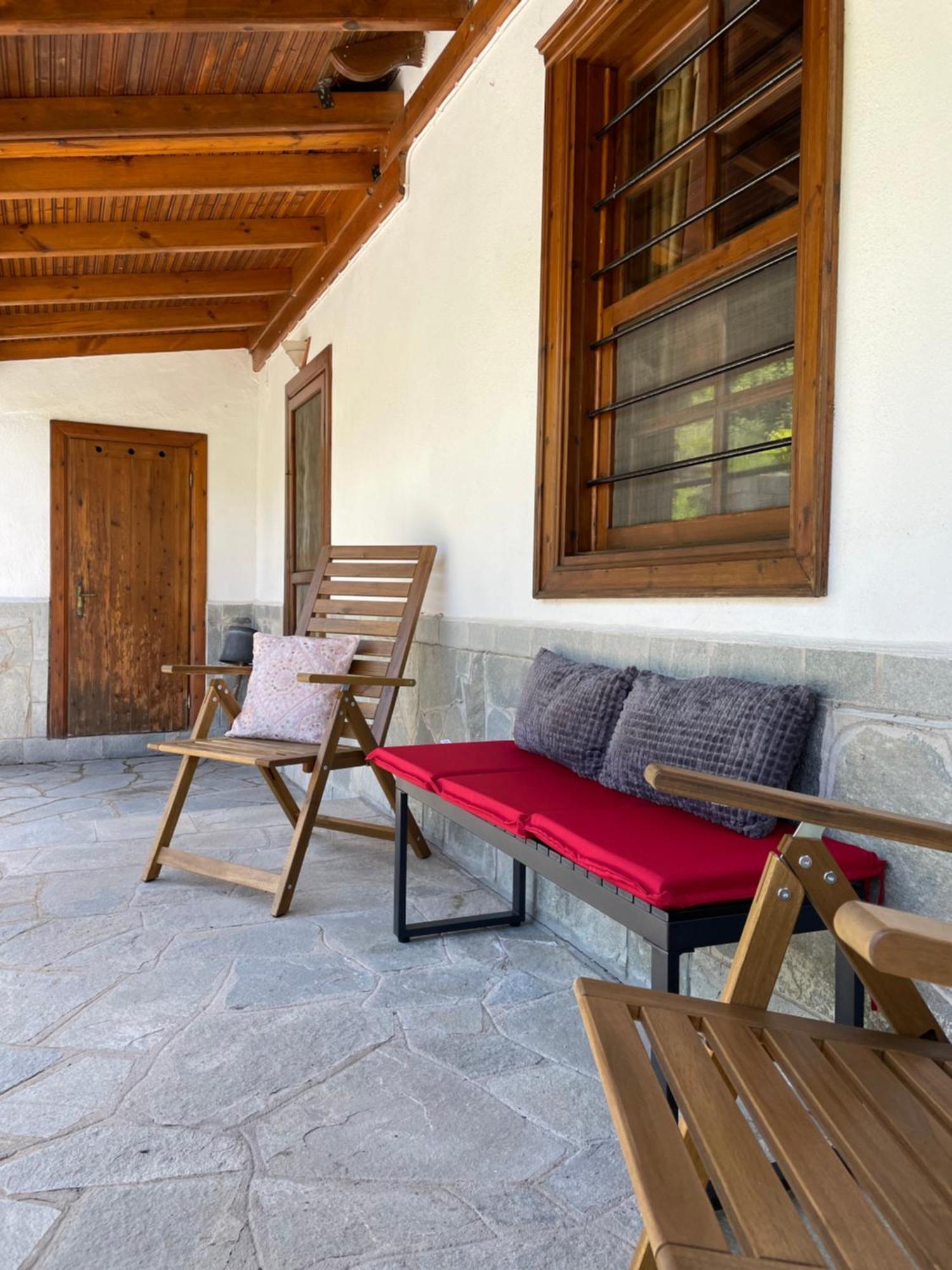 Lila'S Guest House Mikros Prinos Exterior photo